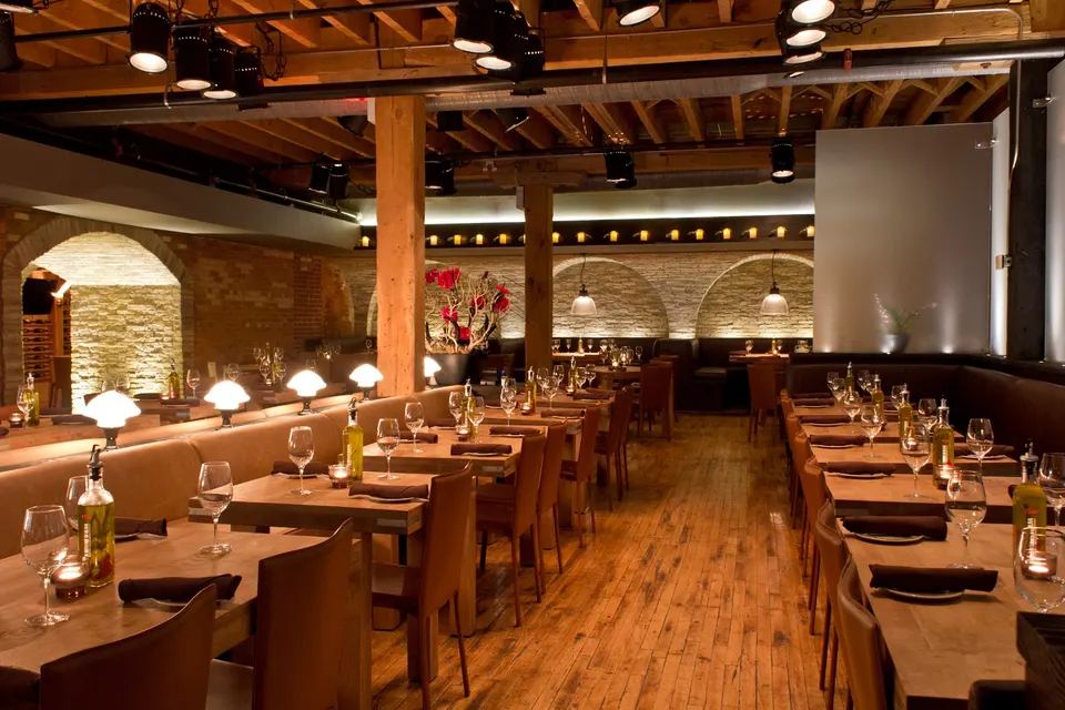 Cibo Wine Bar King West exterior