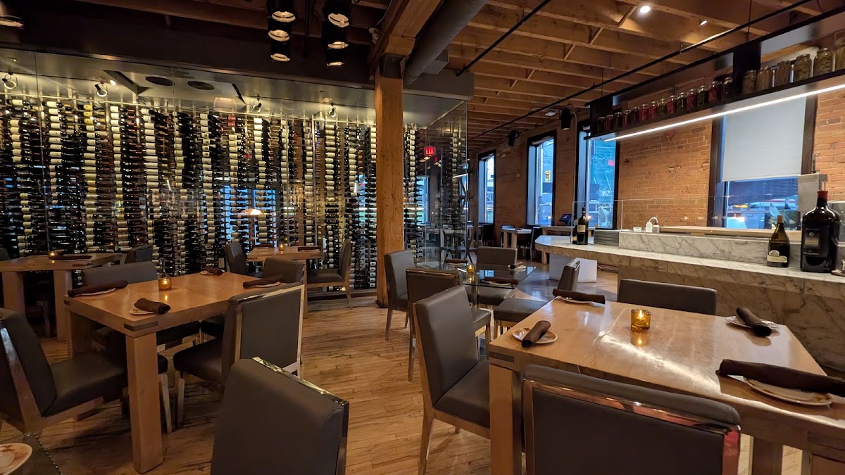 Cibo Wine Bar King West photo 4